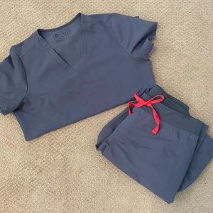 Small Charcoal grey women’s FIGS scrub set